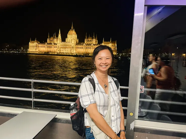 下船前快速請人合影一張 