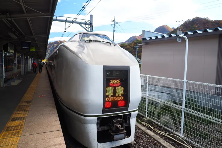 長得很粗壯的特急草津號,現在已經改名成草津四万號了