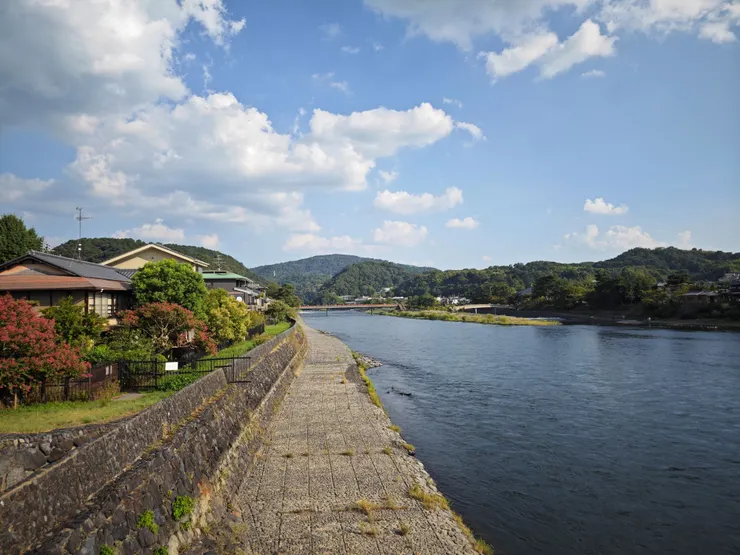 宇治橋上看到的宇治川