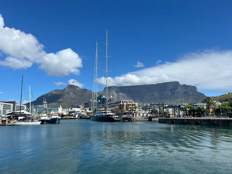 V&A碼頭看出去的桌山