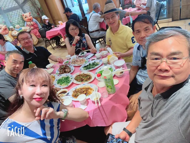 【9/16大妖夜宿JB家,9/17晨搭08:40南下,10:30吃早午餐海鴻飯店萬巒豬腳。】