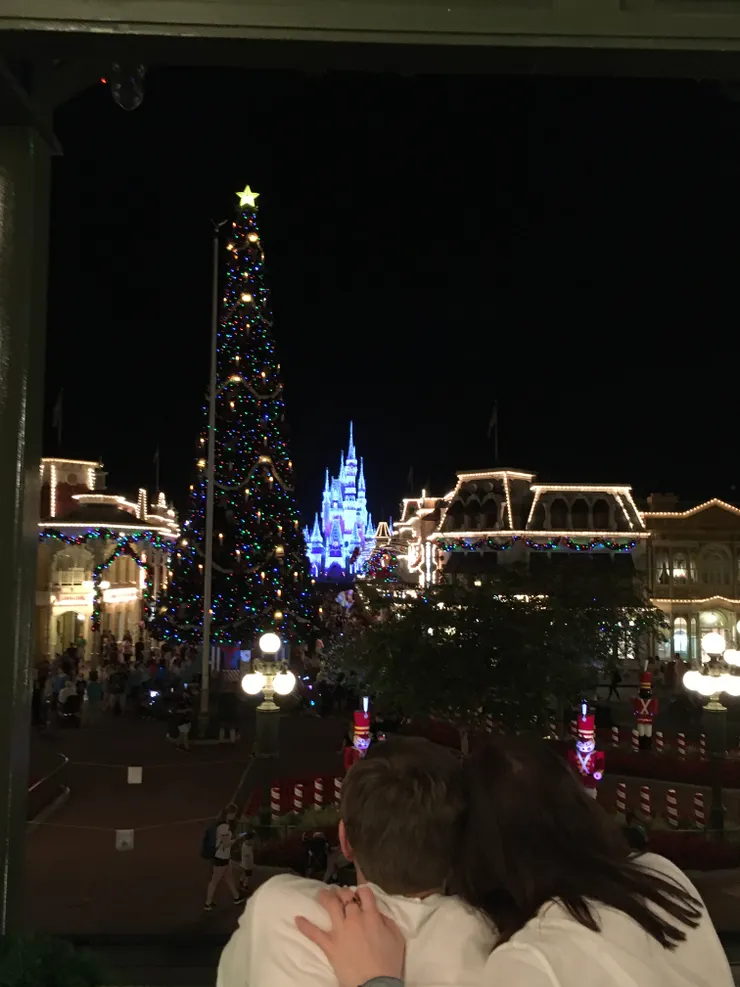 一對情侶的背景照