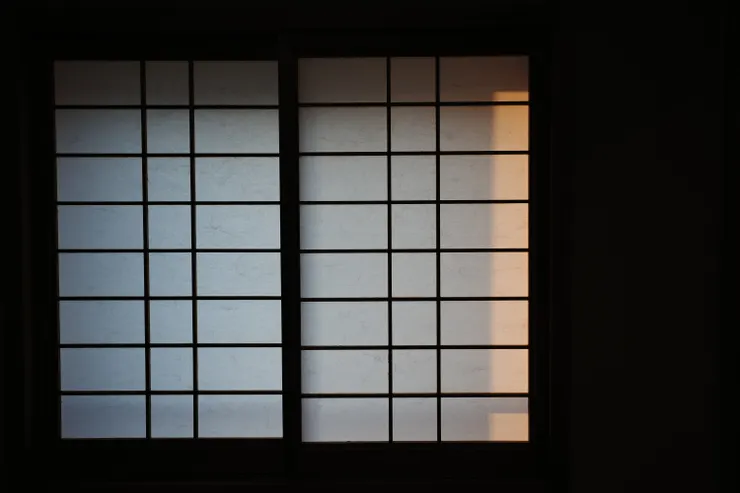 連窗戶都是日式紙窗