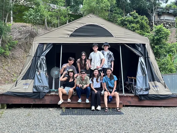 / 小包區的 一定要在帳篷外合照一下 /