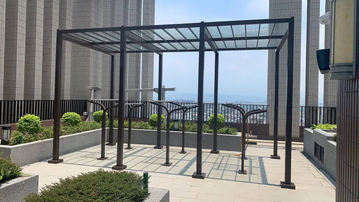 沒有屋頂的頂樓曬被區是沒有被納入公設比計算的公設