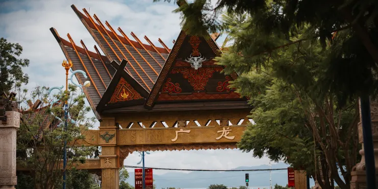 雖然「廣龍小鎮」名叫小鎮，但其實這是個新建起來的旅遊集散中心