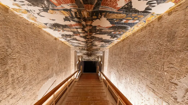 2025 拍攝於帝王谷墓穴 SETI I K.V.17，使用生成式 AI 移除人，埃及旅遊區域拍照真難避開人。