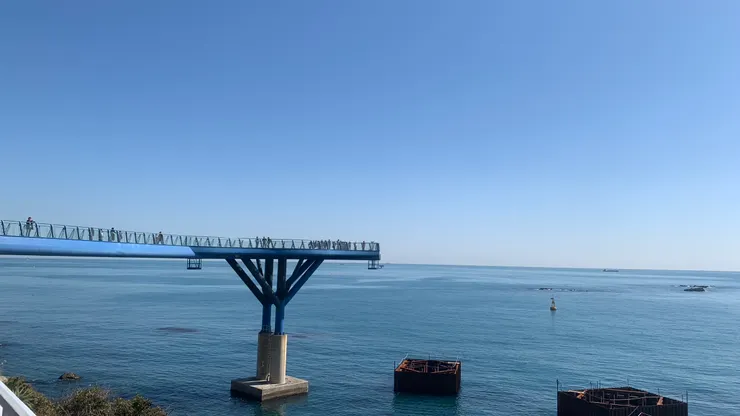 青沙浦直接往海上開出一條步道。