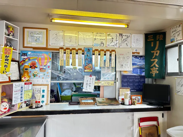 車站便當店，除海膽便當還有其他食品