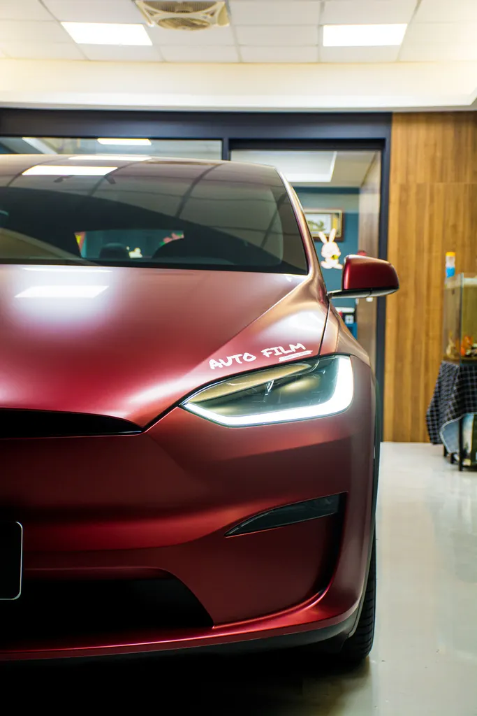 台南奧圖菲汽車包膜推薦|高評價實力店!車體貼膜手路細膩|犀牛