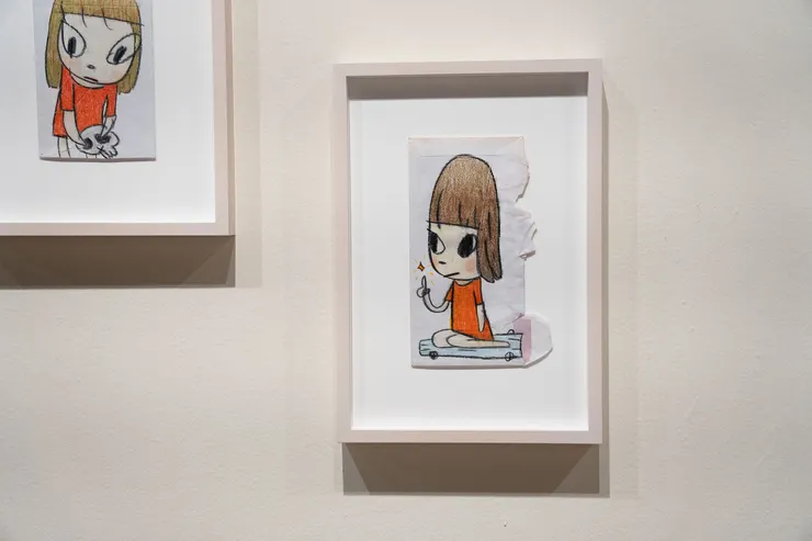 第一個吸引我目光的是素描作品的「紙張」竟是信封