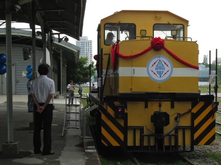 4月19日當天掛上紅彩球的L02機車