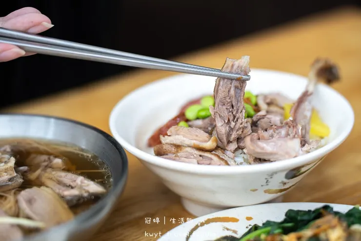 [永和樂華夜市美食]鐘點棧當歸鴨，隱身樂華夜市巷弄，在地飄香10年的溫補好滋味，內用免費續湯，捷運永安市場站美食推薦，附最新菜單