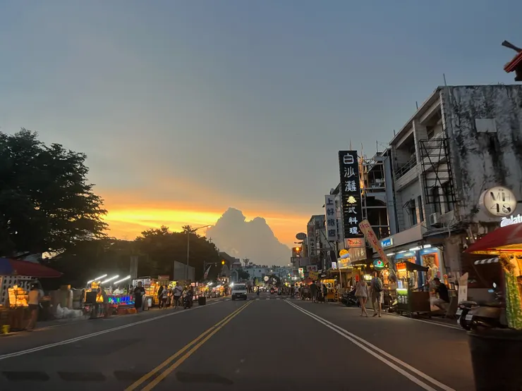 ⟨墾丁大街夕陽—Bahin 副駕駛掌鏡⟩