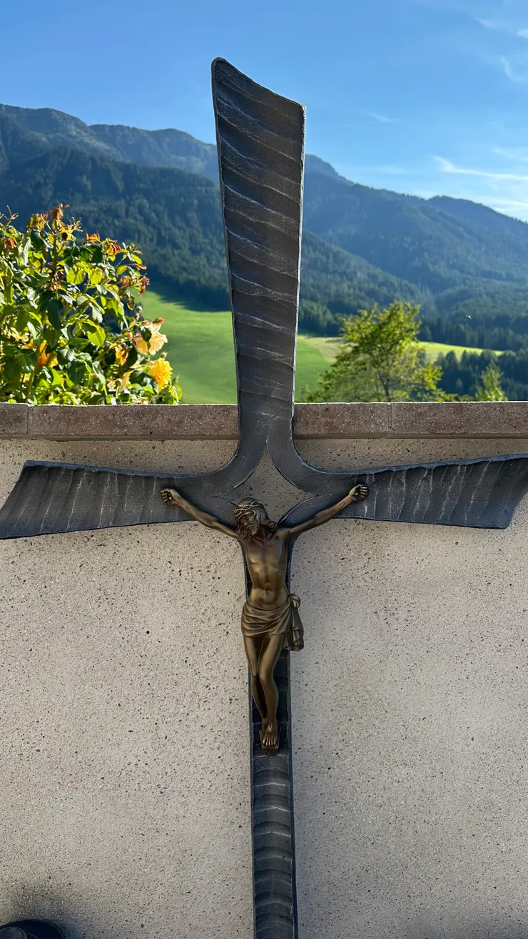 墓碑上的十字架