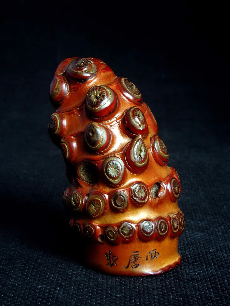 有的古時還會製作成印章，色澤如珀，似秋葉，看上去奇狀如珊瑚。