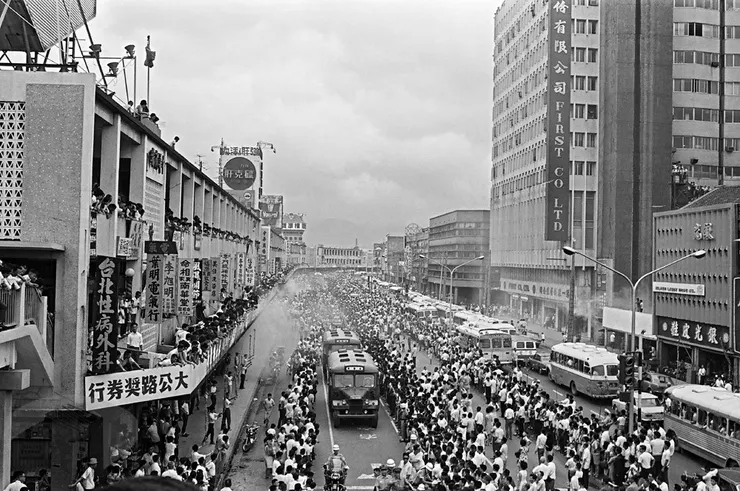 圖8 歡迎少棒、青少棒隊凱旋返國 案名：體育活動(棒球賽、健身運動) 檔號：0060/0069/1 來源機關：行政院新聞局 管有機關：國家發展委員會檔案管理局