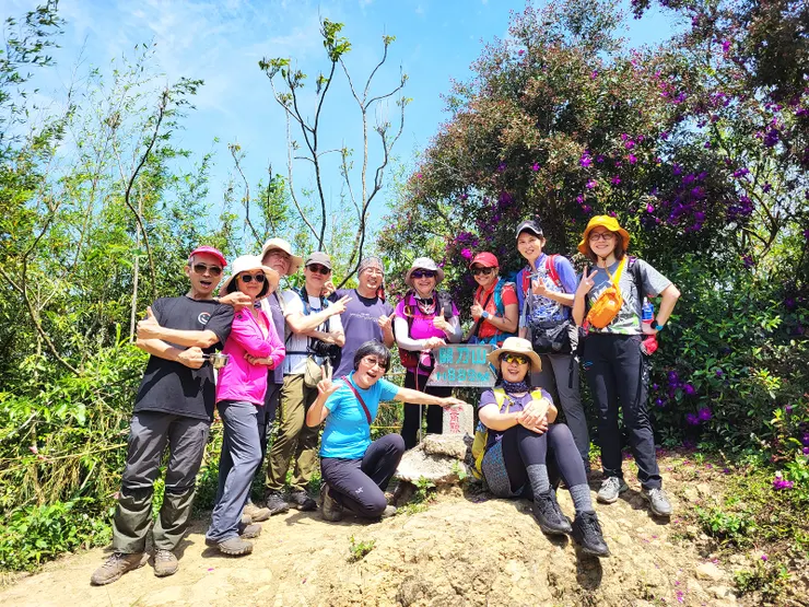 ▲與邱主任帶領的苗栗教師會一行人不期而遇（其實是故意安排在同一天，因為好久不見）。