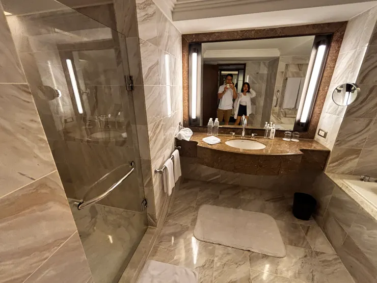 房間的浴室我都沒使用到，畢竟晶華的三溫暖很棒，所以當天晚上與隔天離開前，我都去三溫暖洗澡