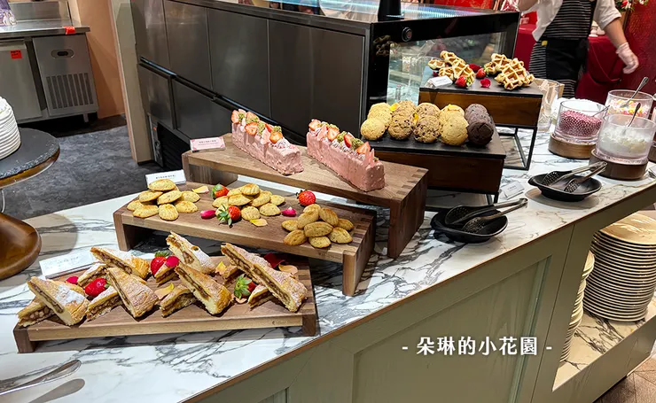 甜點真的很好吃！有些吃到飽餐廳的甜點感覺很敷衍，用那種工廠批發的便宜貨充數，但是莫內饗宴的相當美味特別