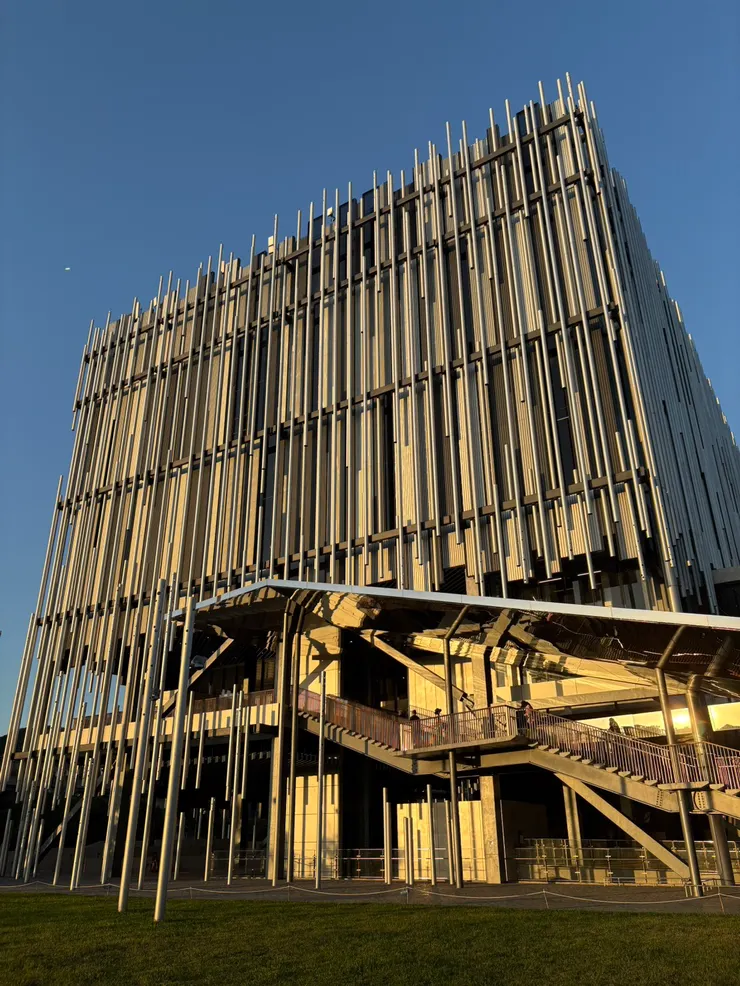 夕陽下的外觀真香