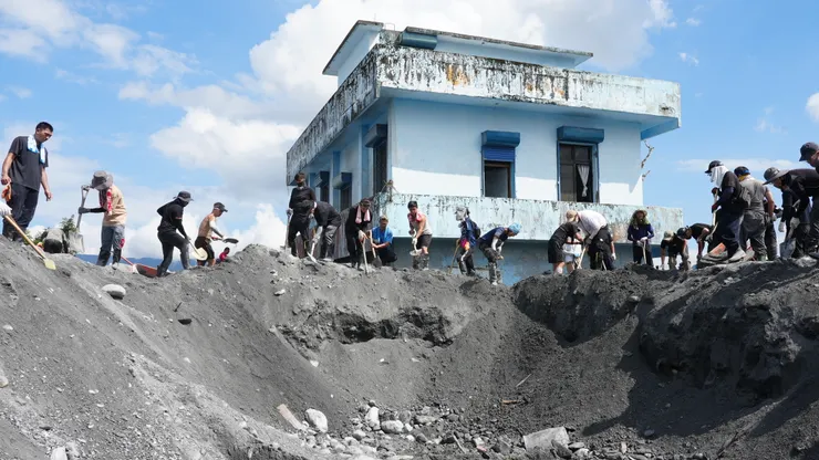 大量鏟子超人在保安寺後方開挖