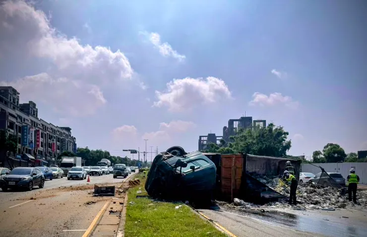 台中沙鹿區向上路六段又發生嚴重交通事故。