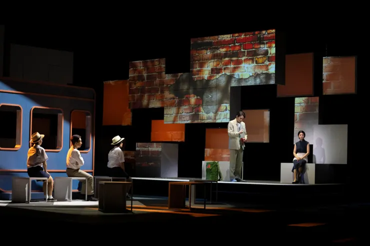 隨著劇情推進，看見王偉忠生命中每個重要時刻，有如電聯車一站站的風景。（圖片來源：https://www.facebook.com/profile.php?id=100064160529178）