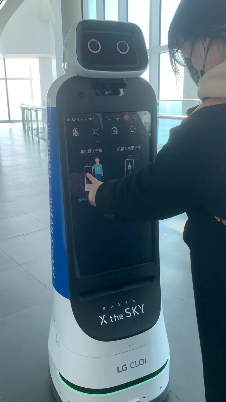 有機器人為你拍攝，邊緣人就不怕啦。