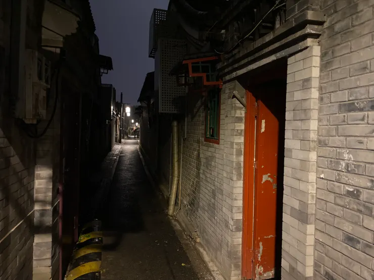 ▲往鐘樓路上途經的「湯公胡同」，巷長159公尺，昔日是清代鑲黃旗所屬，舊稱「湯鍋胡同」，今日全是居民住宅。