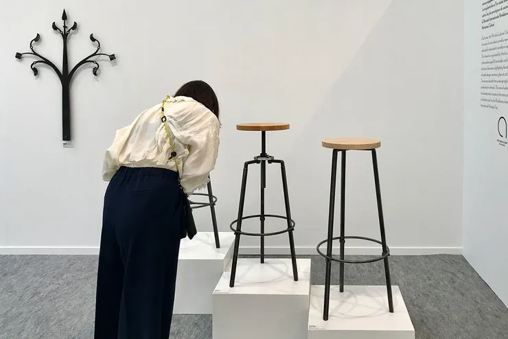 Craft 展館一角,展示了獲得 Prix de la Jeune Création Métiers d'Art 2024 的工藝師 Benoit Wintz 之作。