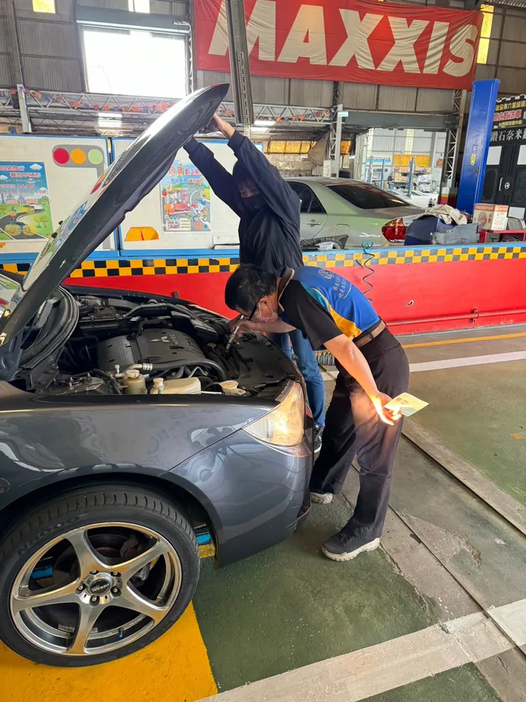 台南汽車驗車推薦【興泰汽車代驗廠】服務貼心，資深技師直接協助