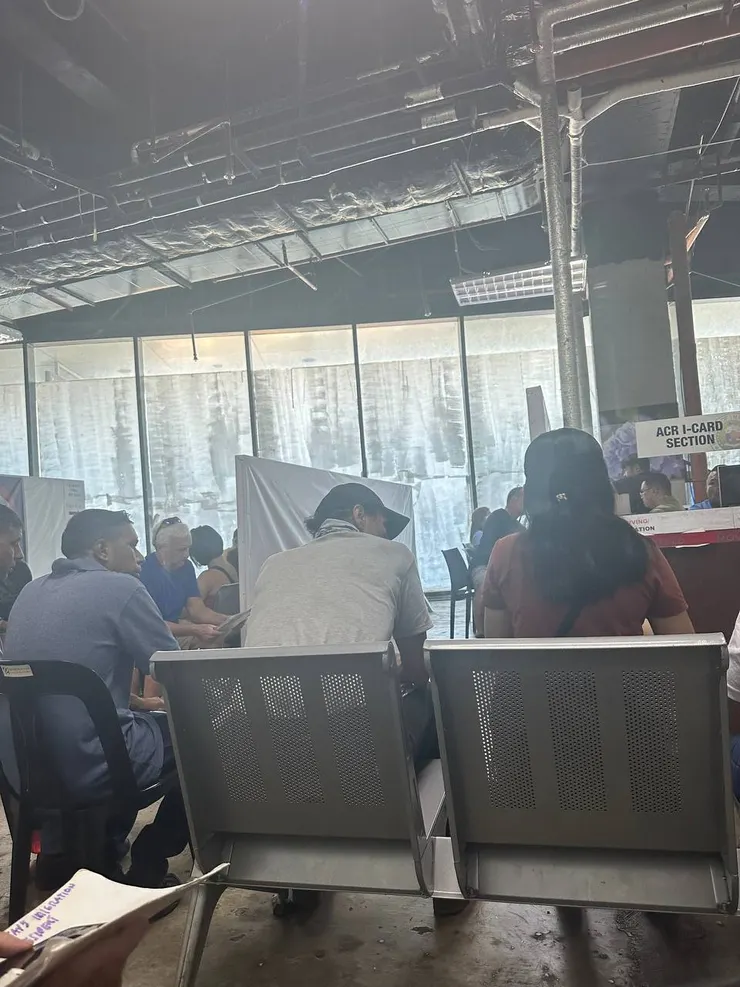 在移民局等叫號