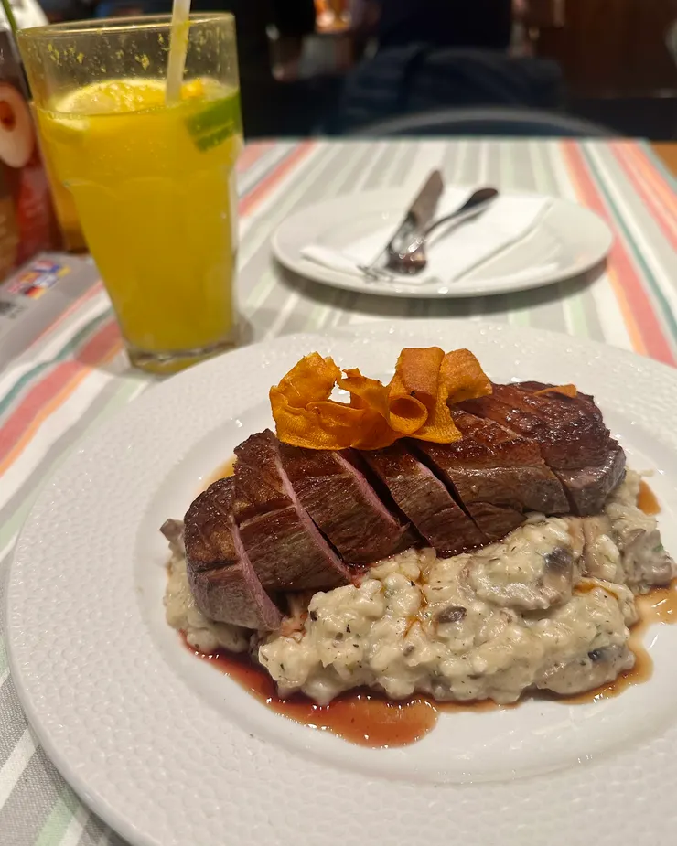 Grilled duck breast with mushroom risotto and parmesan 烤鴨胸帕瑪森起司野菇燉飯