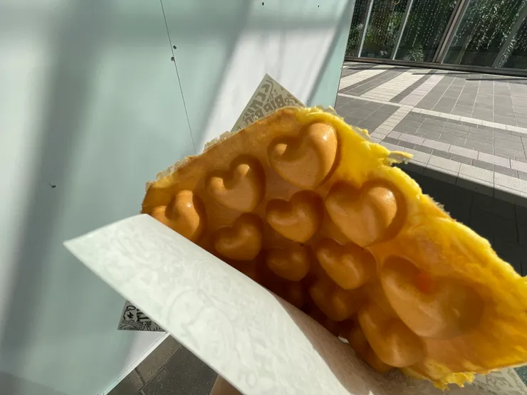 本週「為食」的我，又吃了一底雞蛋仔。是心形的耶！（作者拍攝）