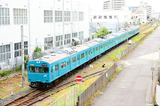 右邊岔出的支線通往川崎重工兵庫工場
