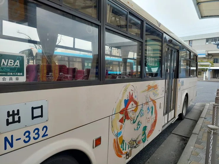 這台是我們要搭的-鷲羽山夕陽鑑賞巴士