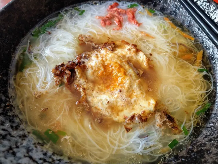 主角是荷包蛋的酒香麵線