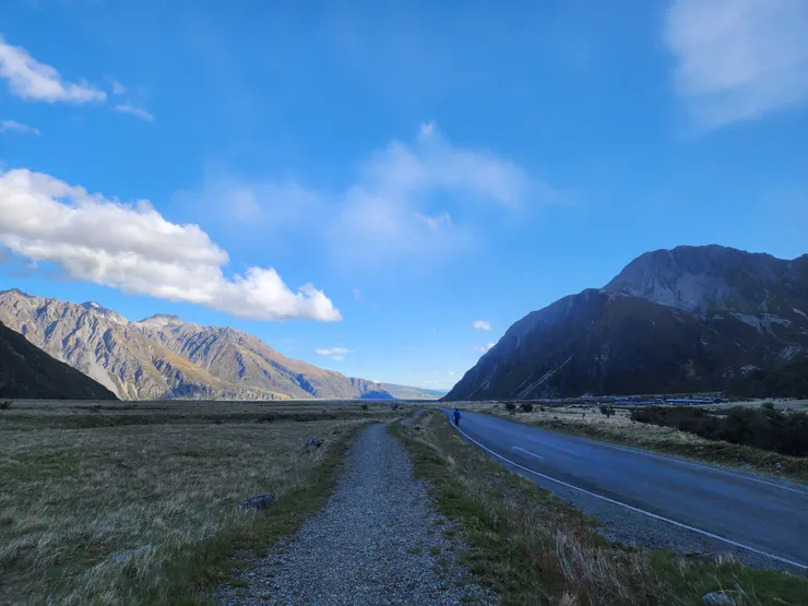 回程的路上，風吹的方向與我們前進的方向一致，風吹得大到讓我們往前跑，我還開玩笑說這是名副其實的running man，不用走路，就被風吹著跑就夠了，一不小心還會跑得歪七扭八 :P