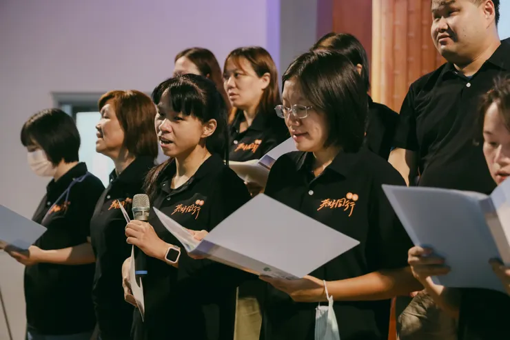 詩班獻唱。