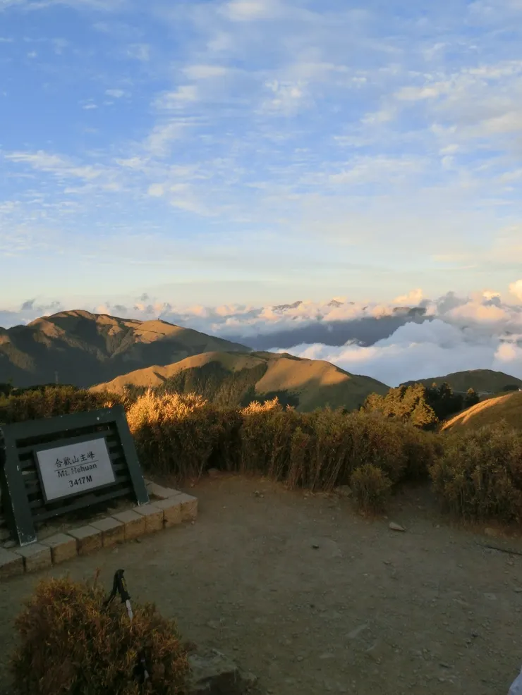 攻頂的時候已經五點多了