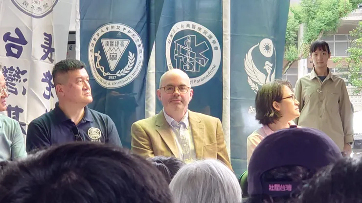 由左到右為內政部政務次長馬士元、美國在台協會的處長谷立言、蕭美琴副總統