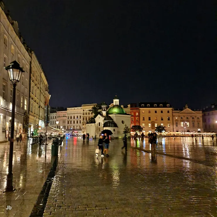 【吃完點心要出餐廳時，下午看到的烏雲果然化為大雨。】