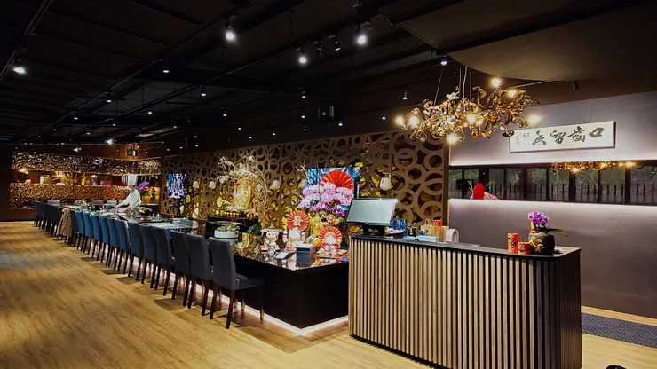 潼鐵板燒故宮店內部裝潢時尚奢華。(攝影/陳宜彣)