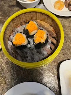 有句話才會這樣說：被淘汰的不是人類，而是不會使用AI的人類。利用AI的快速思考優勢，來提高創作者的視野與創作速度，縱使不能直接對所創作的作品產生直接的幫助，也能成為自身的寫作資料庫之一。