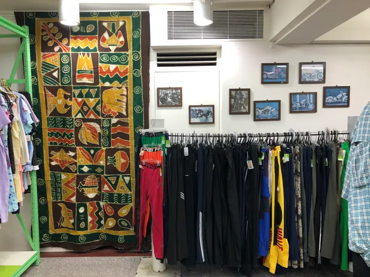 陳設後的二樓衣飾區