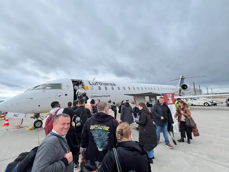 終於看到CRJ900大人