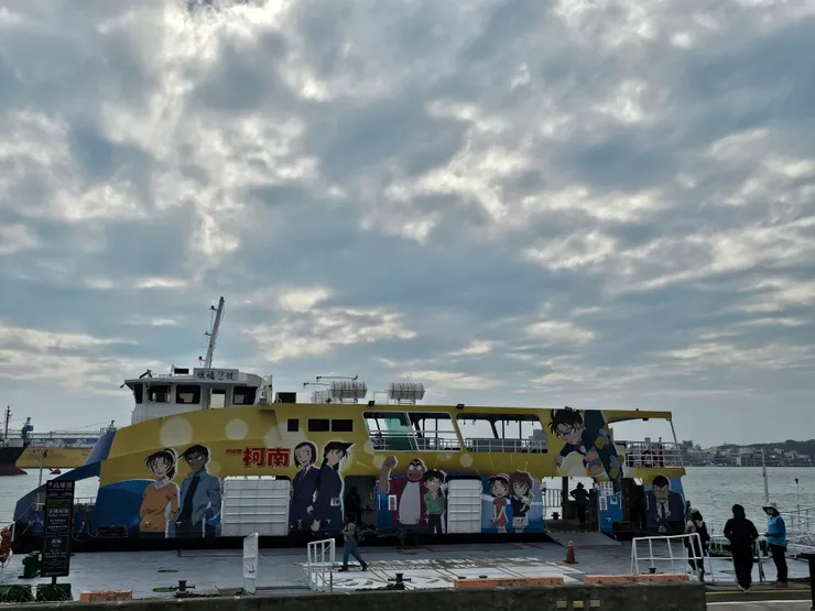 還有跟柯南聯名的海上巴士,從棧貳庫開往旗津