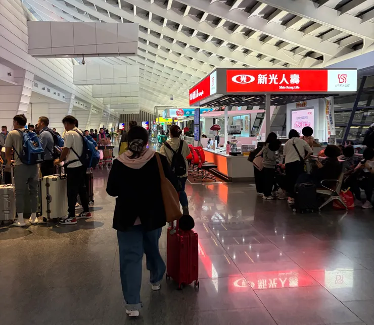 晚上的桃園機場(非當事櫃檯)