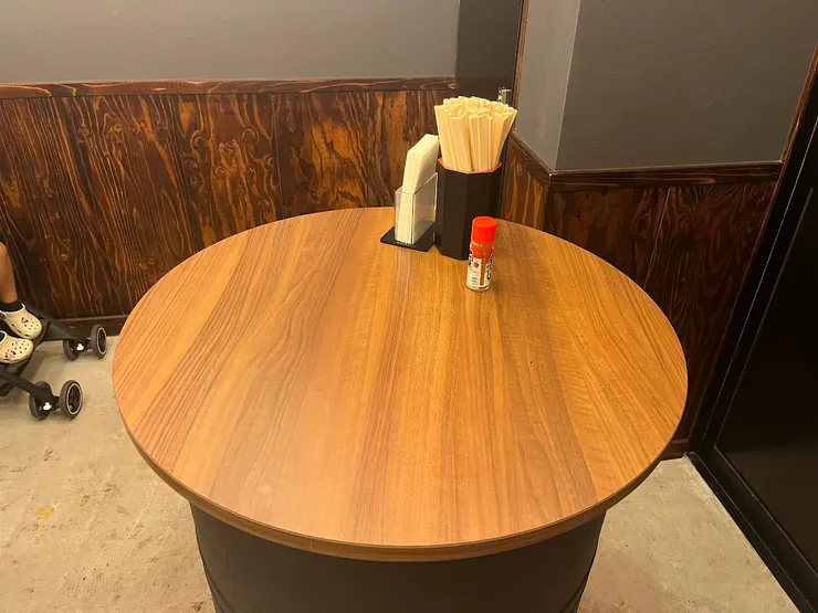 立食區有提供筷子、衛生紙、和一個我沒認真看的粉（七味粉？）